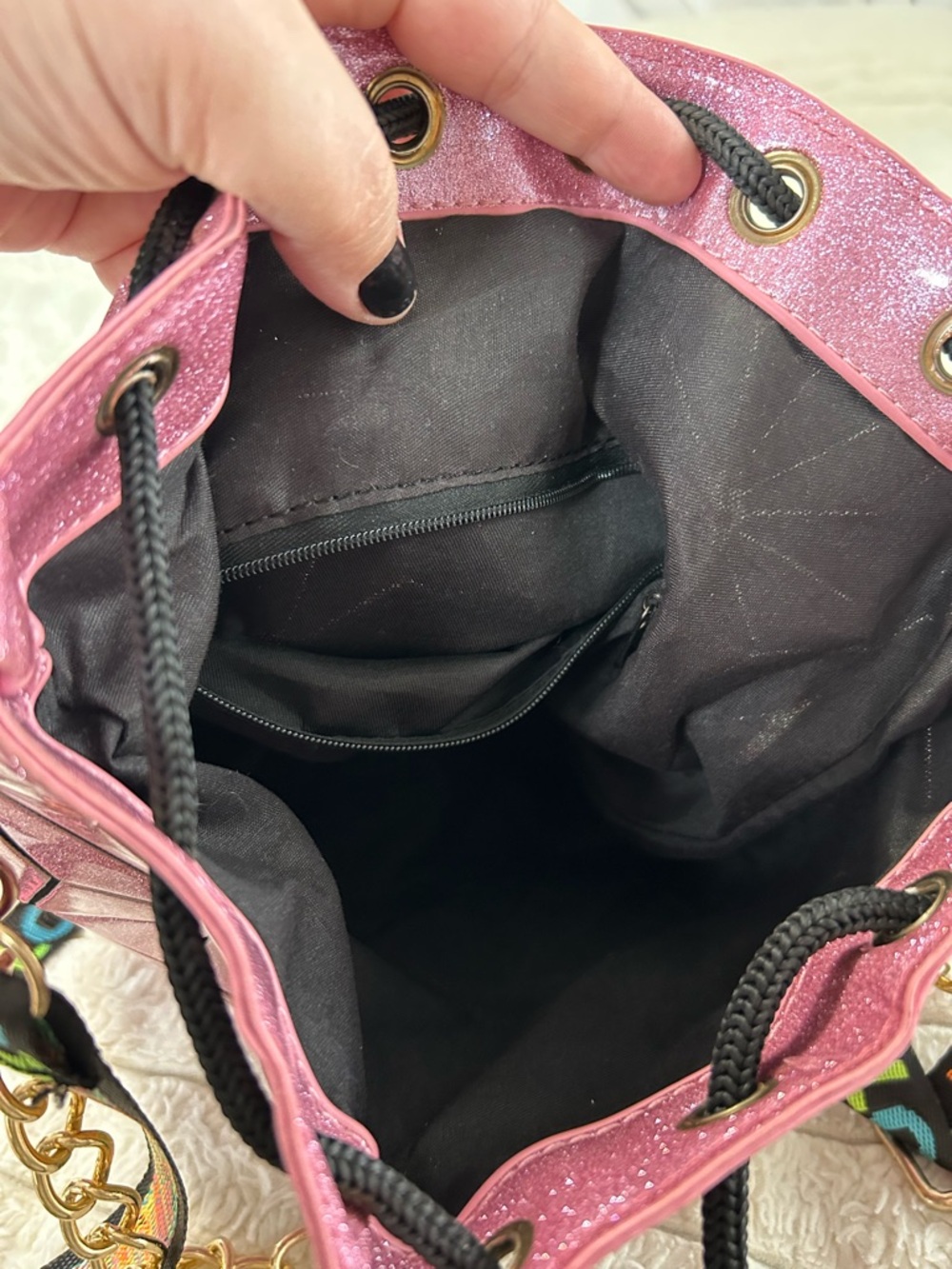 Pink Geometric Drawstring Bucket Bag with Gold Chain - Picture 6 of 11